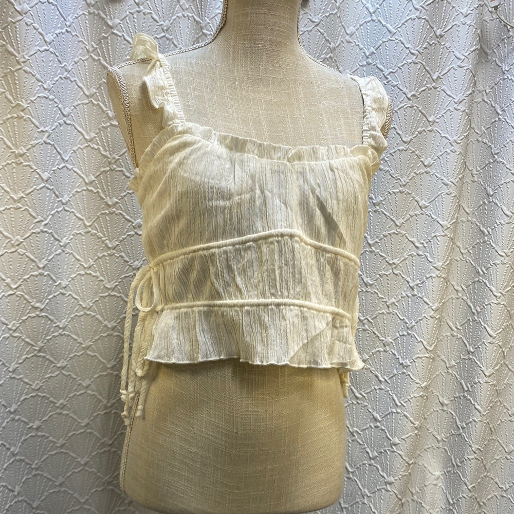NWT‎ Kirkious size large Chic Cream Ruffled Sleeveless crop drawstring stretch